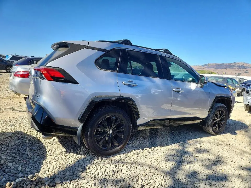 2022 TOYOTA RAV4 SE  