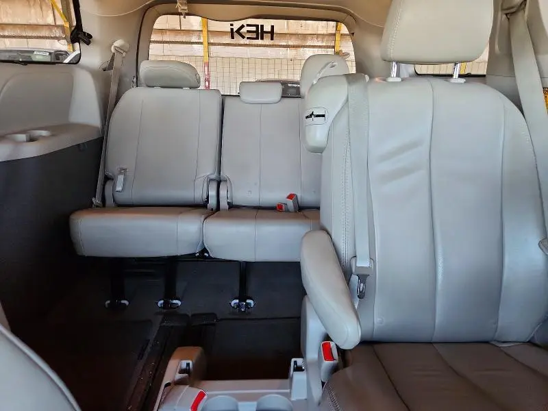 2014 TOYOTA SIENNA XLE 8-PASSENGER  
