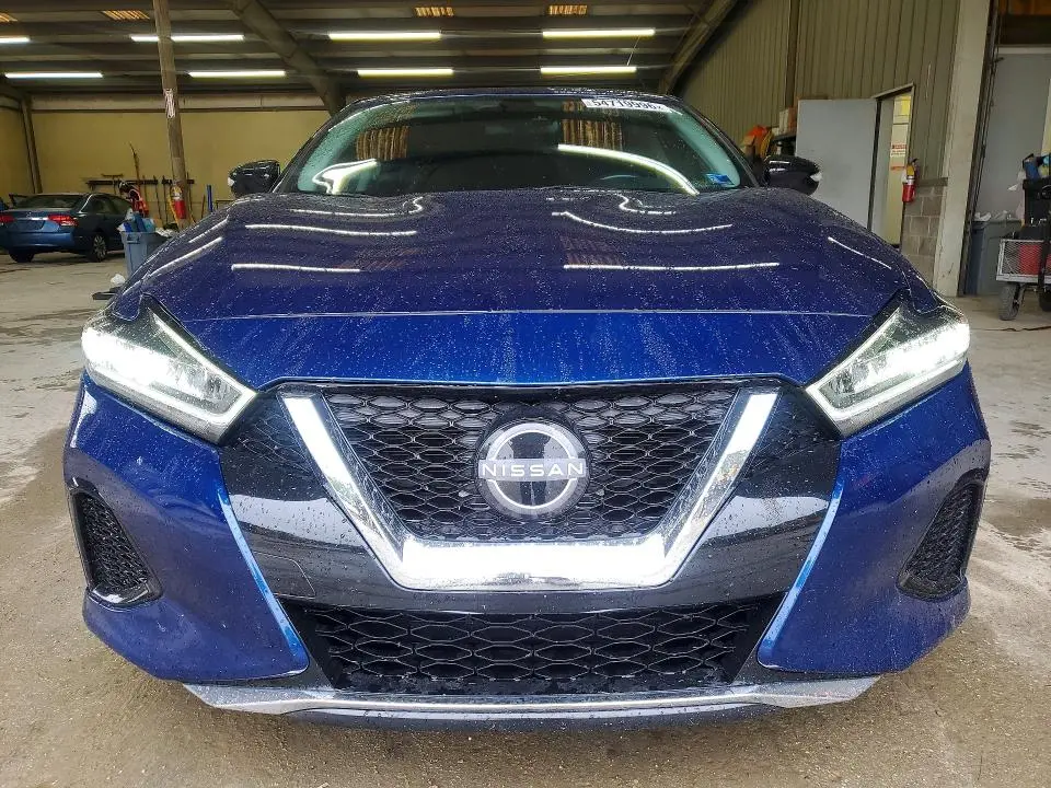 2023 NISSAN MAXIMA SV  