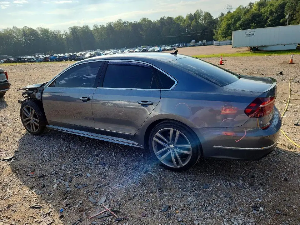 2019 VOLKSWAGEN PASSAT SE R-LINE  
