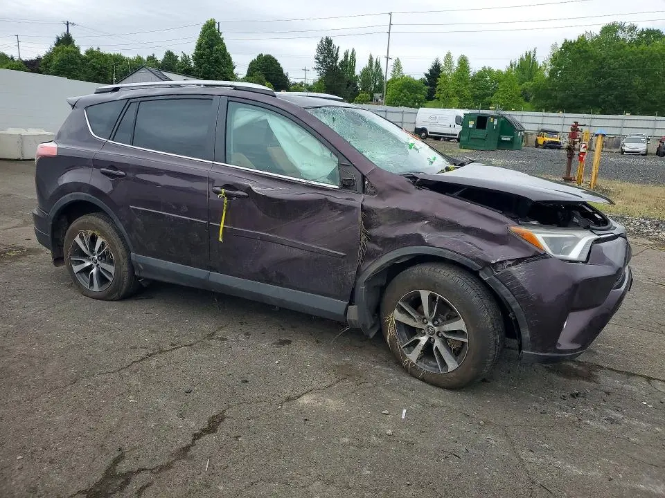 2016 TOYOTA RAV4 XLE  