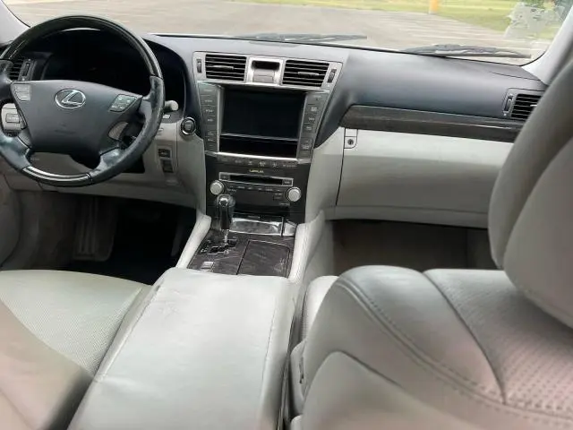 2010 LEXUS LS 460  