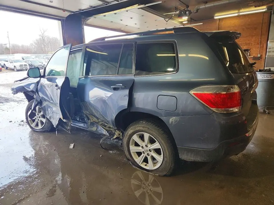 2013 TOYOTA HIGHLANDER PLUS  
