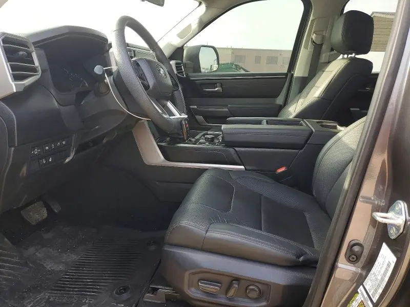2024 TOYOTA TUNDRA SR5  