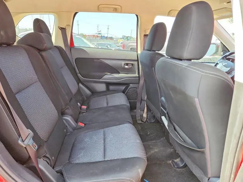 2016 MITSUBISHI OUTLANDER SE  