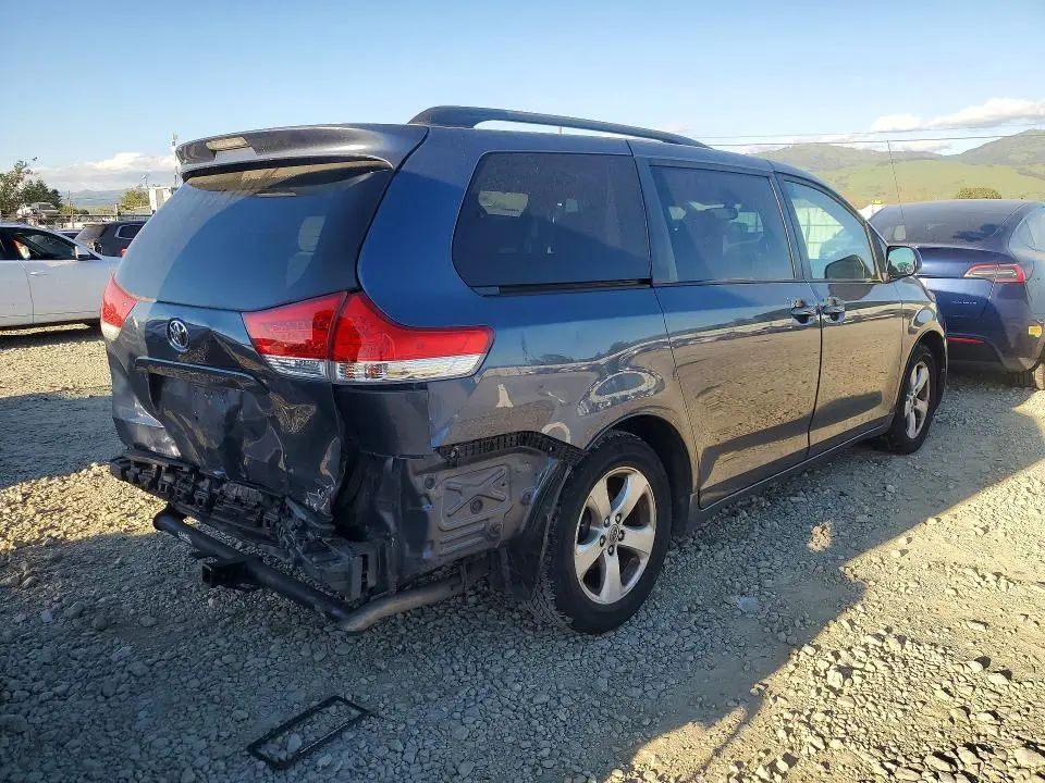 2014 TOYOTA SIENNA LE 8-PASSENGER  