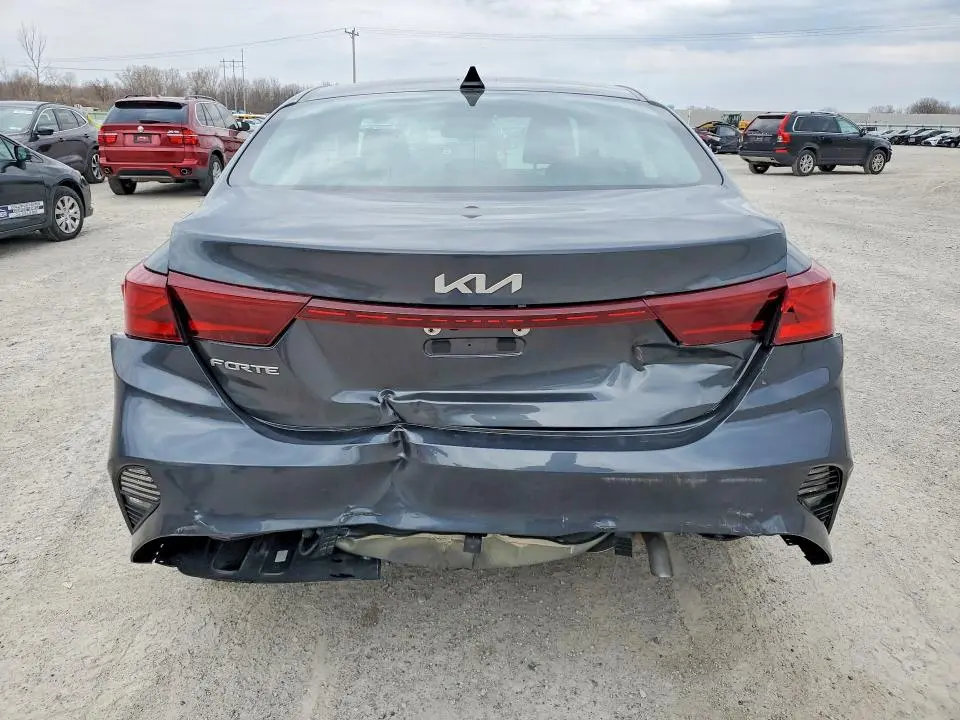 2022 KIA FORTE LXS  