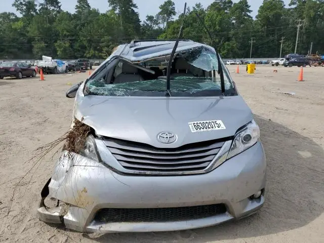 2016 TOYOTA SIENNA XLE  
