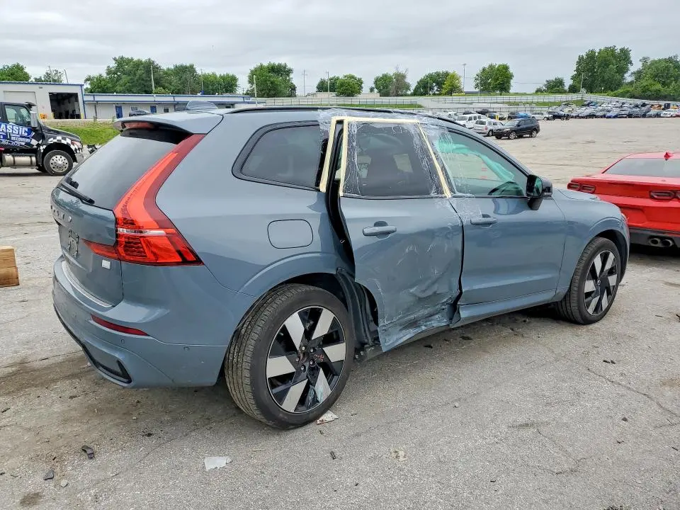 2024 VOLVO XC60 PLUS  