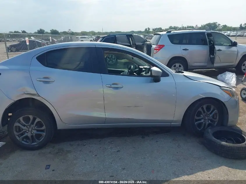 2019 TOYOTA YARIS LE