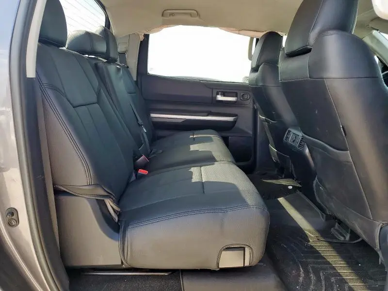 2017 TOYOTA TUNDRA CREWMAX SR5  