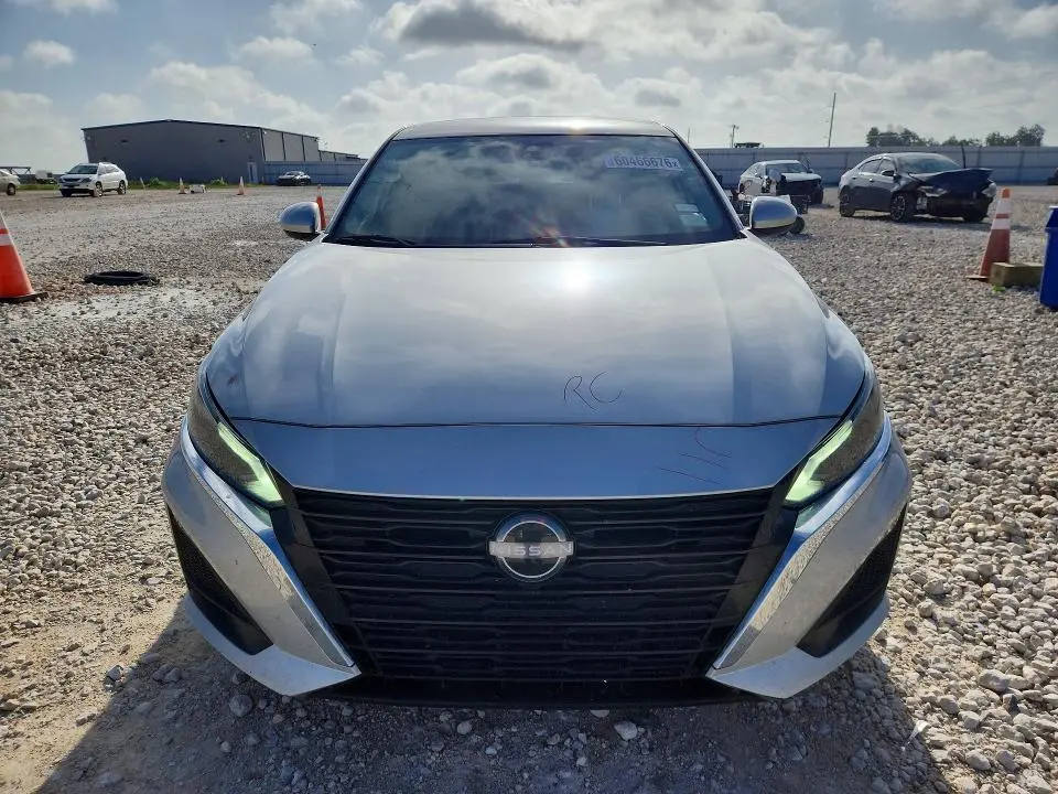 2023 NISSAN ALTIMA SV  