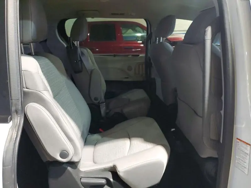 2023 TOYOTA SIENNA LE 8-PASSENGER  