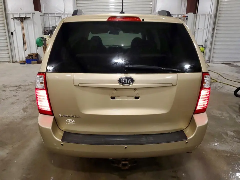 2010 KIA SEDONA BASE  