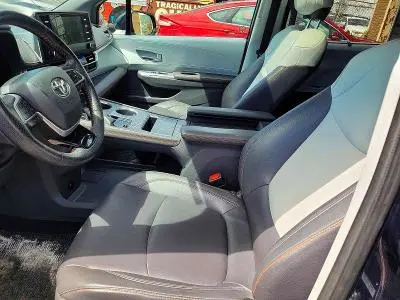 2021 TOYOTA SIENNA LE  