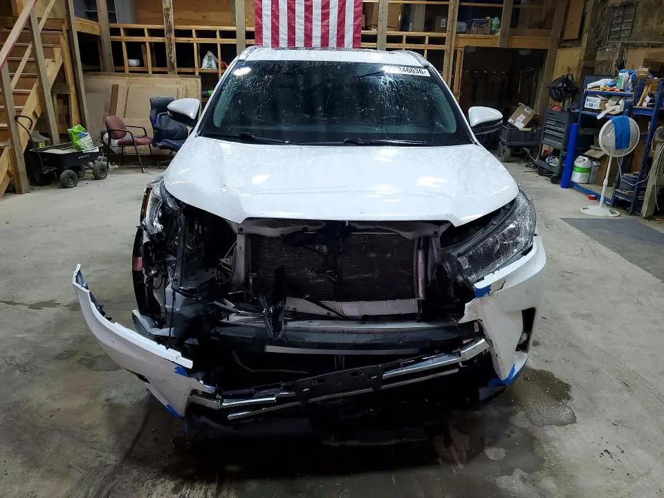 2019 TOYOTA HIGHLANDER LIMITED  