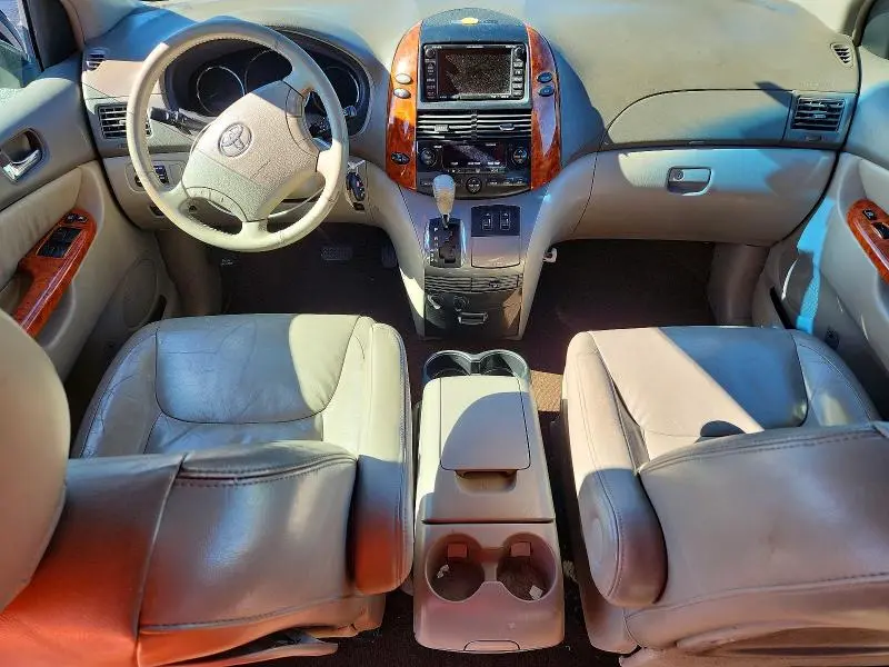 2010 TOYOTA SIENNA XLE  