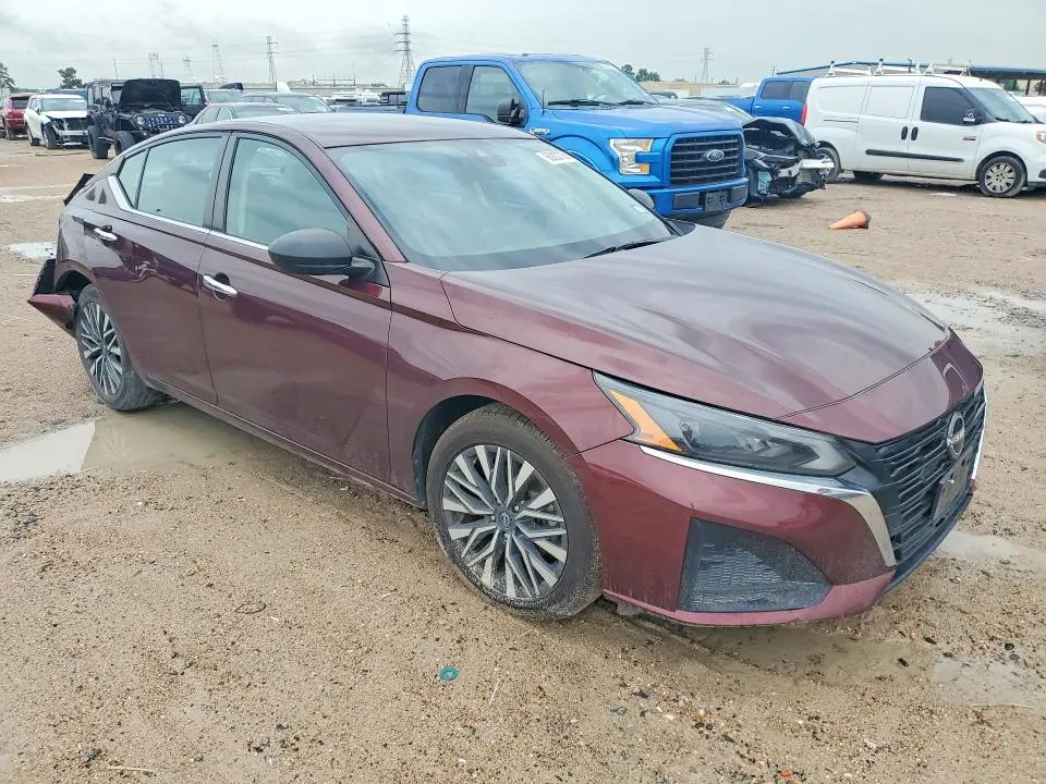 2024 NISSAN ALTIMA SV  