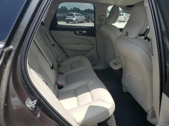 2020 VOLVO XC60 T6 MOMENTUM  