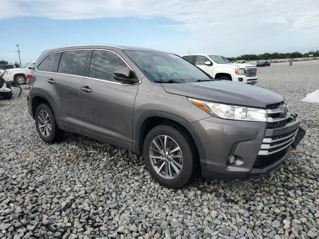 2018 TOYOTA HIGHLANDER SE  