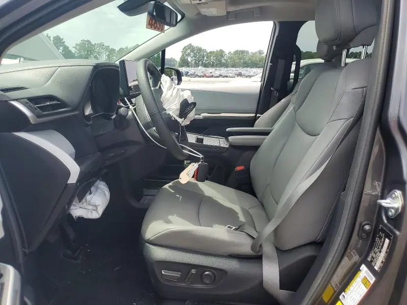 2025 TOYOTA SIENNA XLE 8-PASSENGER  