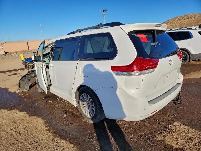 2014 TOYOTA SIENNA XLE  