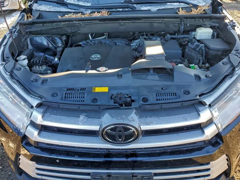 2018 TOYOTA HIGHLANDER LE  