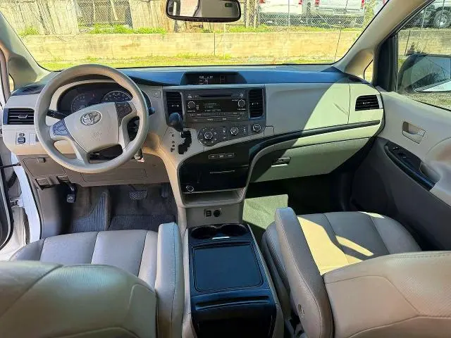 2012 TOYOTA SIENNA LE 8-PASSENGER  