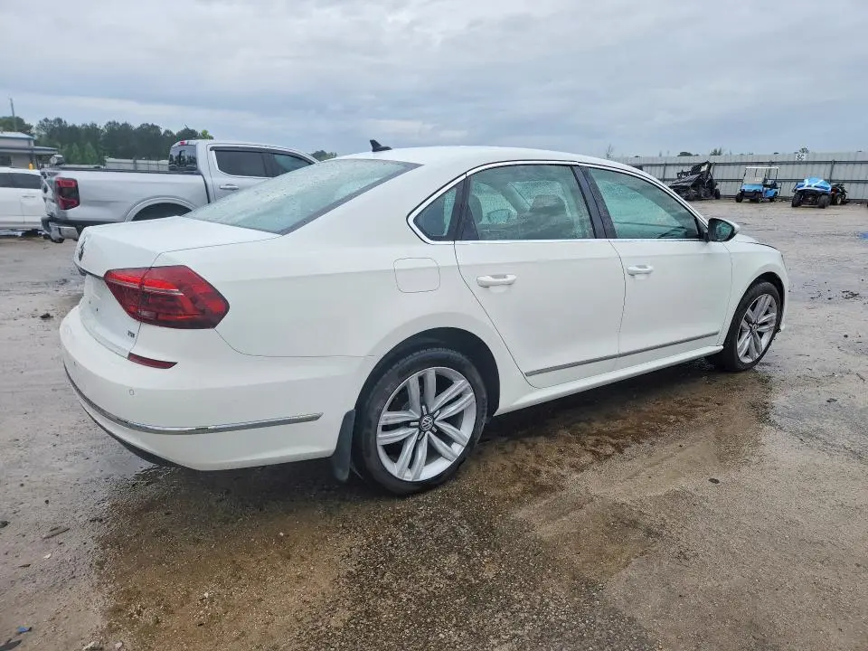 2017 VOLKSWAGEN PASSAT SE  