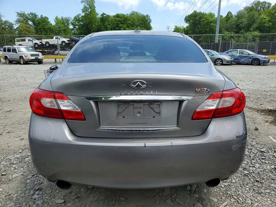 2011 INFINITI M37 X  