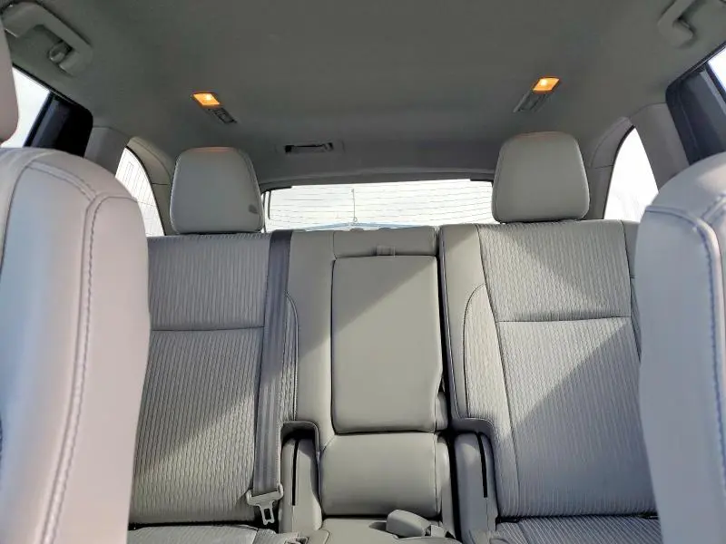 2017 TOYOTA HIGHLANDER LE  