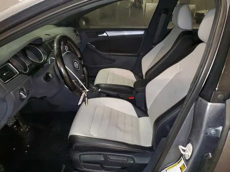 2016 VOLKSWAGEN JETTA SPORT  