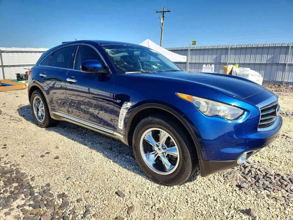 2016 INFINITI QX70   