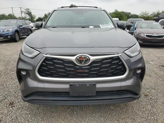 2021 TOYOTA HIGHLANDER XLE  
