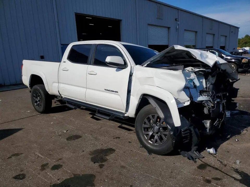 2022 TOYOTA TACOMA SR5 V6  