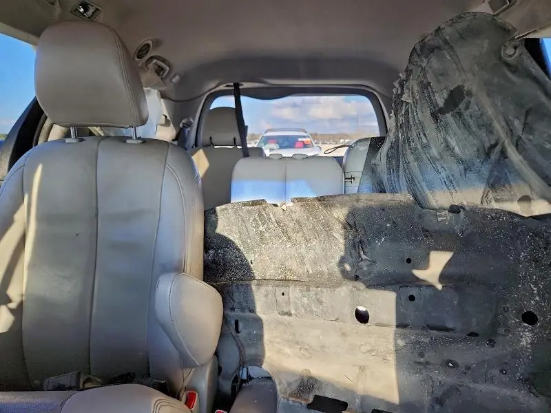 2014 TOYOTA SIENNA LE  