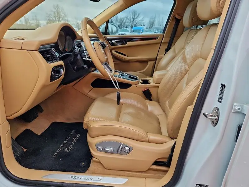 2016 PORSCHE MACAN S  