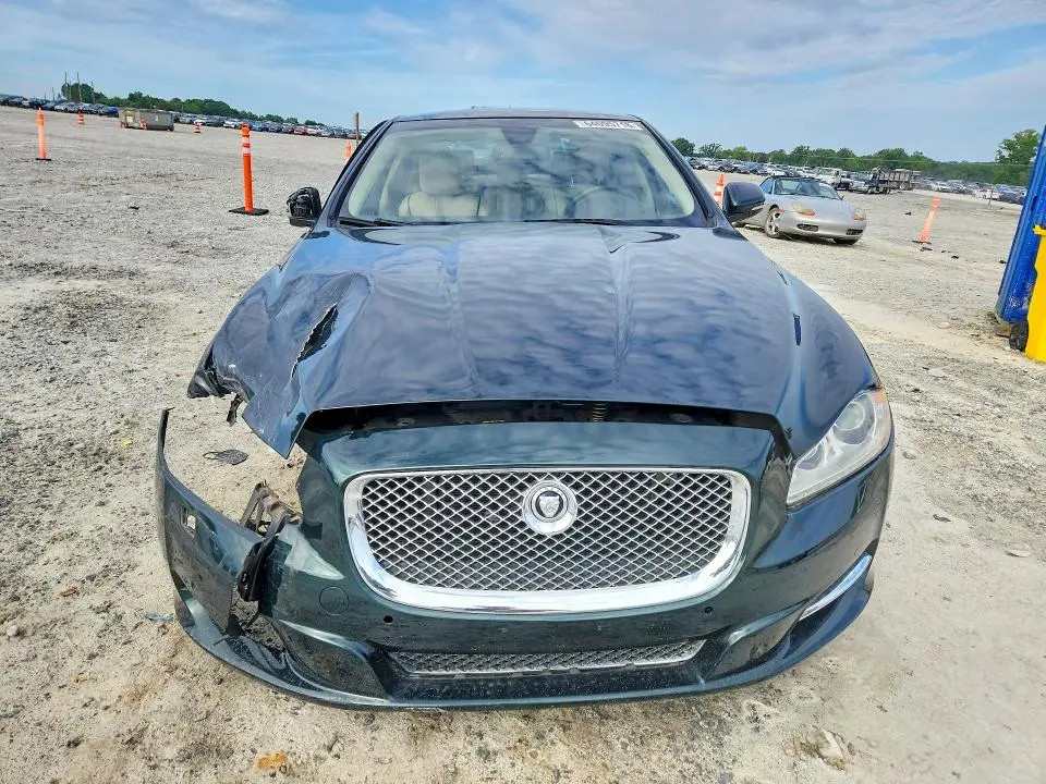 2011 JAGUAR XJ   