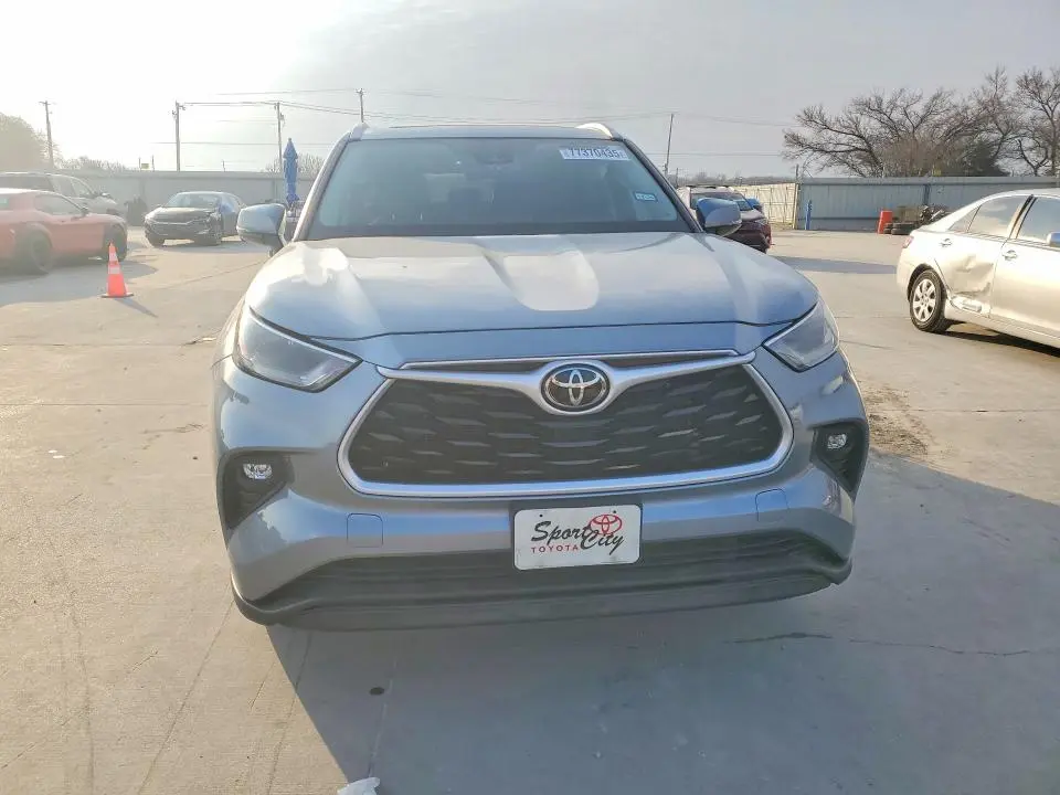 2022 TOYOTA HIGHLANDER XLE  