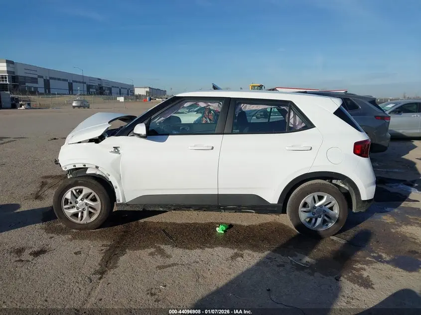 2025 HYUNDAI VENUE SE