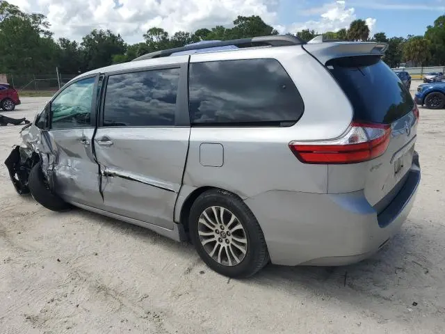 2018 TOYOTA SIENNA XLE