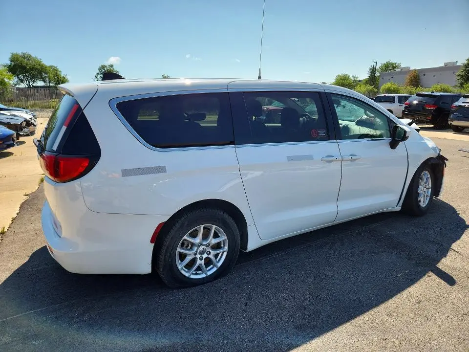 2023 CHRYSLER VOYAGER LX  