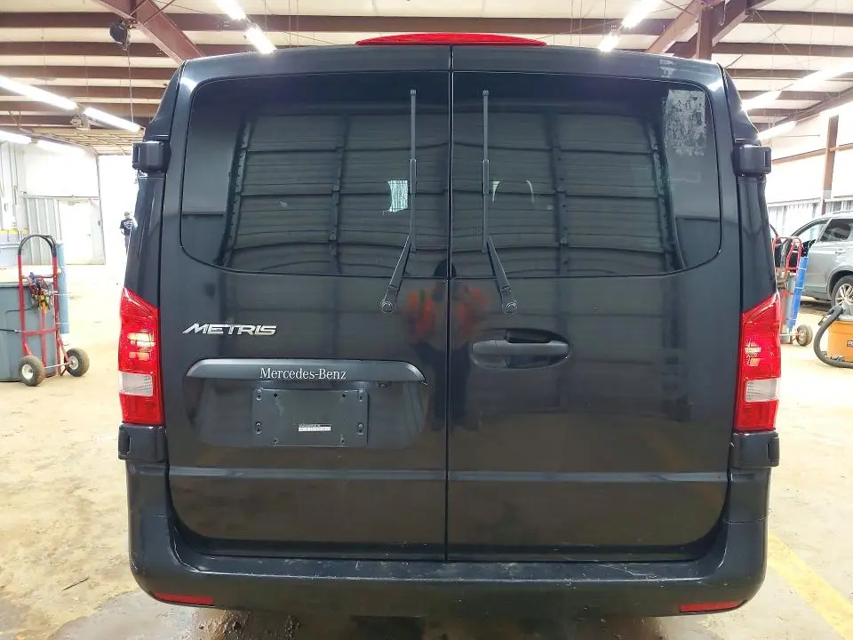 2017 MERCEDES-BENZ METRIS   