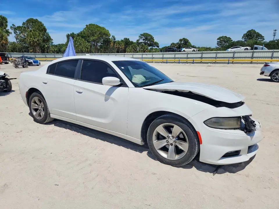 2017 DODGE CHARGER SXT  