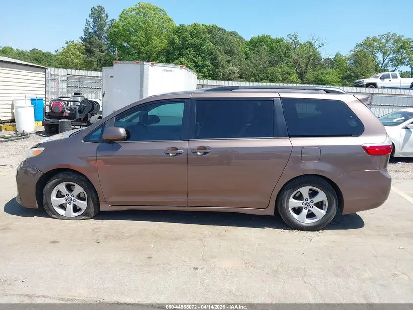 2018 TOYOTA SIENNA LE 8 PASSENGER
