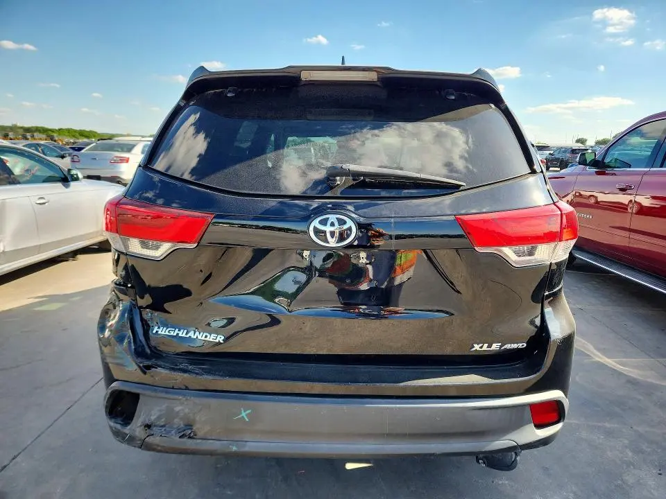 2019 TOYOTA HIGHLANDER XLE  