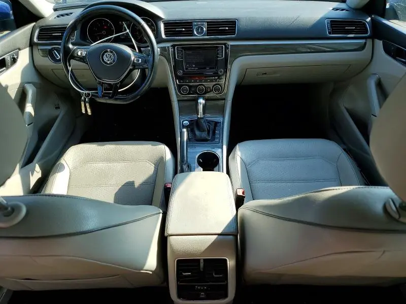 2017 VOLKSWAGEN PASSAT SE  