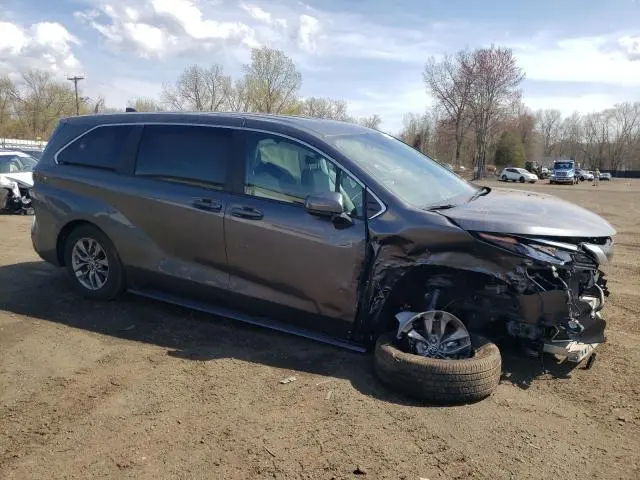 2025 TOYOTA SIENNA LE  