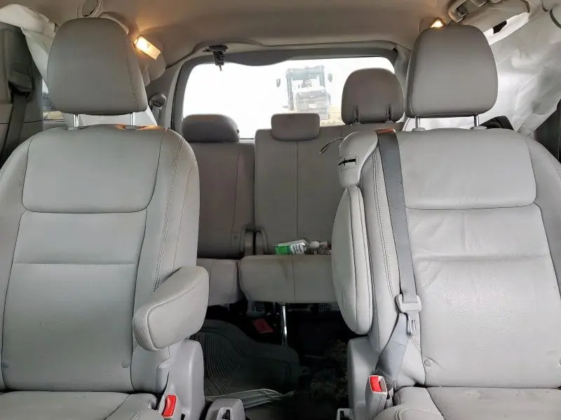2019 TOYOTA SIENNA XLE  