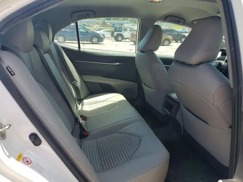 2019 TOYOTA CAMRY SE  